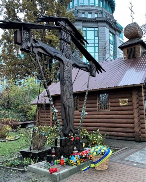 В День Достоинства и Свободы Президент Украины почтил память Героев Небесной Сотни