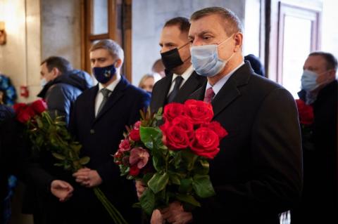 Глава государства почтил память генерального директора КБ «Южное» Александра Дегтярева