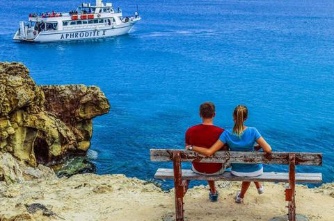 Кипр откроет границы для туристов, чтобы спасти экономику