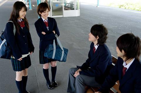 Японка судится со школой из-за запрета на свидания