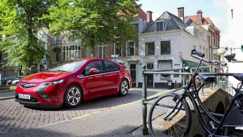   Opel    Tesla Model S