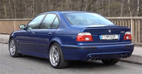 20-летний BMW M5 E39 с пробегом 200 000 км оказался новым автомобилем (видео)
