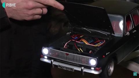 Украинский ювелир создал впечатляющую коллекцию автомобилей в миниатюре (видео)
