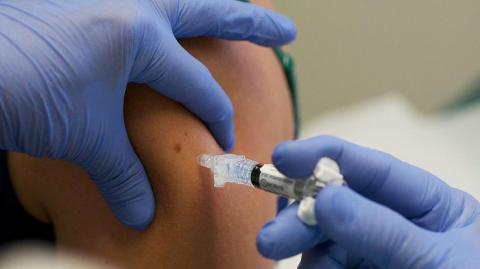 Украина получит дополнительный 1 млн доз вакцин Pfizer: Ляшко назвал сроки