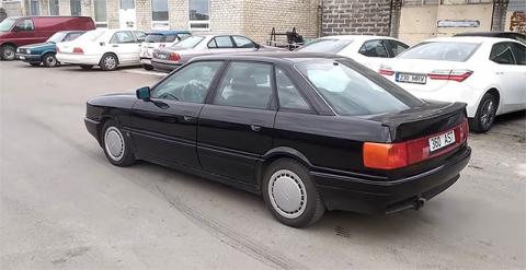 В Эстонии обнаружили культовую Audi 80 B3 с секретом под капотом (видео)