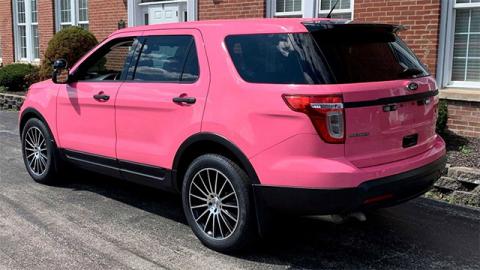 На аукционе США продают полицейский Ford в розовом цвете