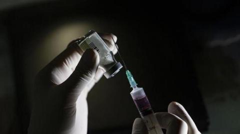 Более полмиллиона украинцев уже вакцинировались от COVID