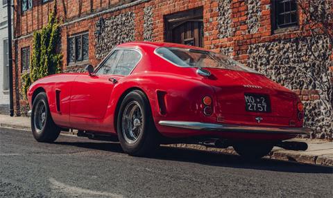Легендарный 60-летний суперкар Ferrari вернули в производство