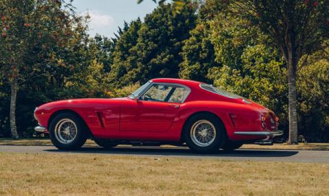 Легендарный 60-летний суперкар Ferrari вернули в производство