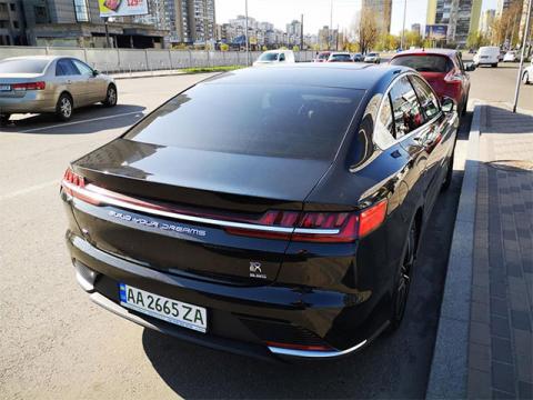 В Украине заметили самый впечатляющий китайский электромобиль