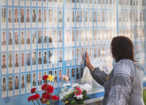 Глава государства почтил память павших за Украину