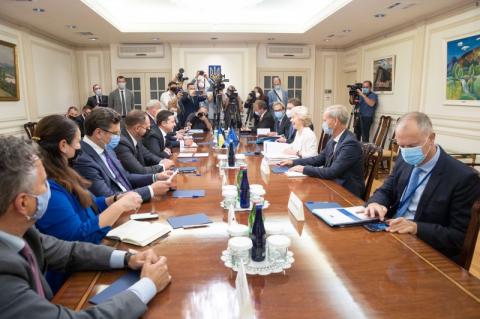 Владимир Зеленский обсудил с Президентом Европейской комиссии приоритеты в отношениях Украины с Евросоюзом в контексте подготовки к 23-му Саммиту Украина – ЕС