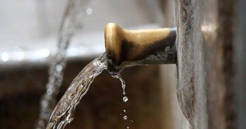 В Болгарии вместо воды в фонтане будут использовать алкоголь