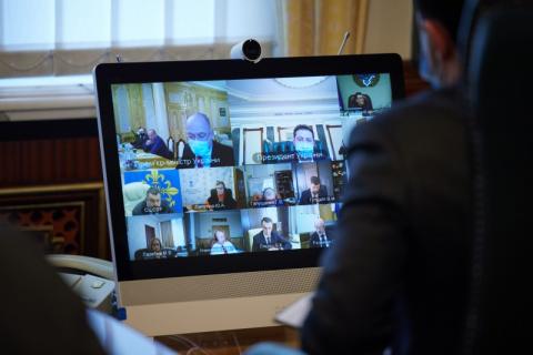 Несмотря на сложную ситуацию с распространением COVID-19, в Украине стабилизируется показатель госпитализаций – совещание у Главы государства