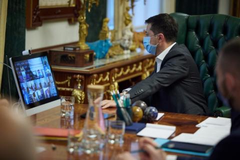 Улучшение эпидемической ситуации в Украине и противодействие новому штамму COVID-19 «Омикрон» обсудили на селекторном совещании у Президента
