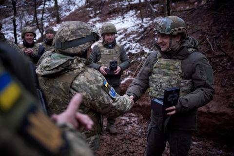 В День Вооруженных Сил Украины Глава государства посетил передовые позиции украинских военных на Донбассе