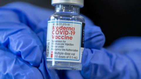 В Moderna сделали заявление о вакцине от штамма коронавируса "Омикрон"