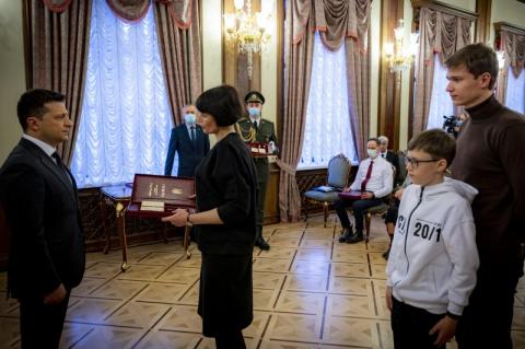 Президент вручил орден «Золотая Звезда» семьям погибших военных, которым посмертно присвоено звание Героя Украины