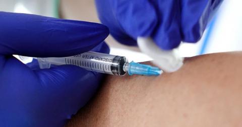 В Украине вводят бустерную дозу вакцины от COVID-19 для всех вакцинированных