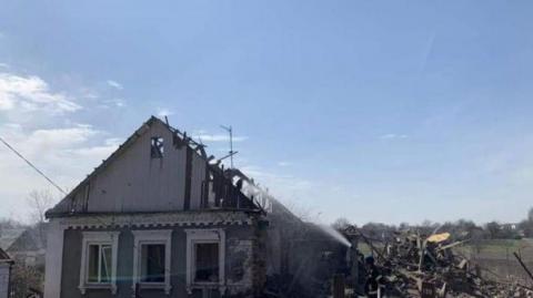 Окупанти обстріляли село у Донецькій області: пошкоджено 30 будинків