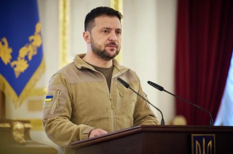 Президент вручил награды военным и членам семей погибших защитников, которым присвоено звание Героя Украины