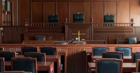 Адвокат пострадал за язвительный ответ судье в США