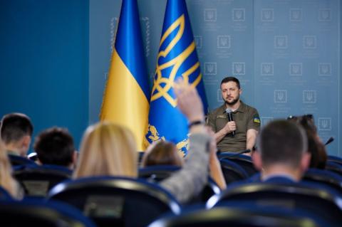 Украина ведет переговоры с рядом государств относительно вывоза зерна из портов, но главным гарантом в этом вопросе остается оружие – Президент