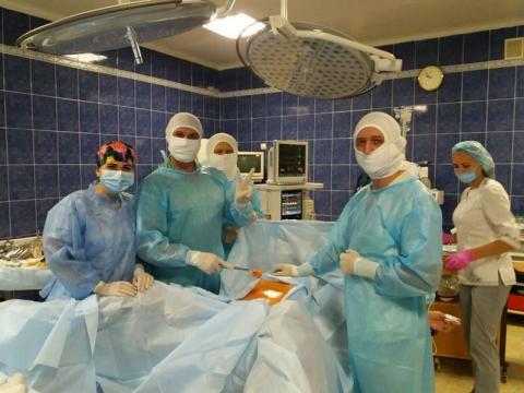 «Почалась сильна кровотеча»: на Донбасі українські хірурги провели унікальну операцію в бойових умовах