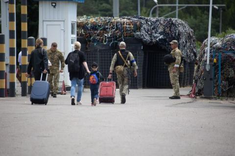 Кирилл Тимошенко посетил Волынь, где осмотрел систему обороны государственной границы и центр помощи перемещенным лицам