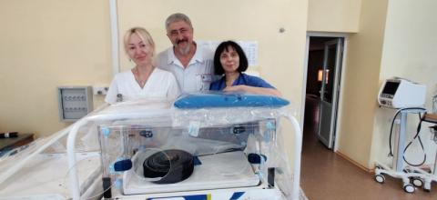 При поддержке первой леди украинским медучреждениям передано десять инкубаторов для выхаживания новорожденных