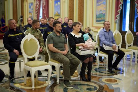 Владимир Зеленский принял участие в награждении лауреатов Всеукраинской акции «Герой-спасатель года»