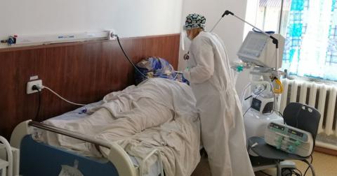 В Украине госпитализируют каждого шестого, заболевшего COVID-19