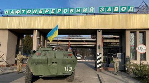 СБУ взяла під контроль "Укрнафту" та Кременчуцький НПЗ (фото)