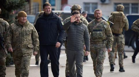 Зеленський приїхав у звільнений Херсон - Reuters