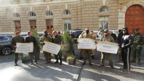 Бойцы Правого Сектора окружили отель в Одессе (ВИДЕО)