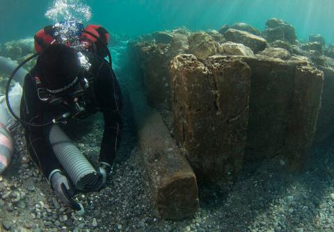 Археологи обнаружили древние конструкции в гавани Коринфа