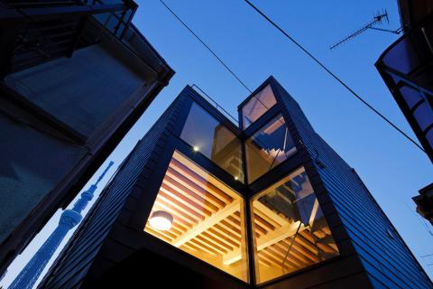 Японский шедевр, или как выглядит вертикальный дом в Токио (ФОТО)