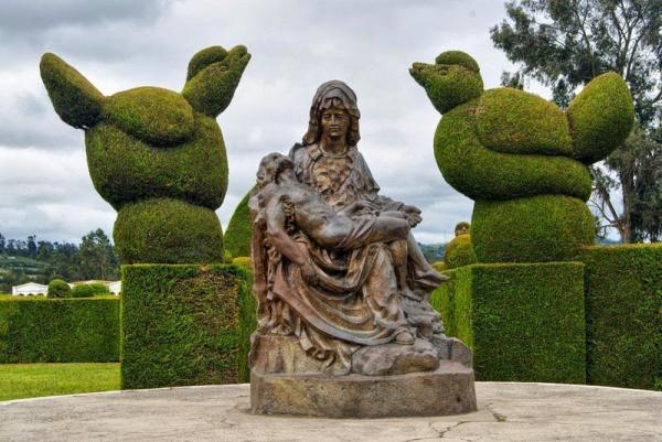 Сказочный Эквадор. Как выглядит самое необычное кладбище в мире (ФОТО)
