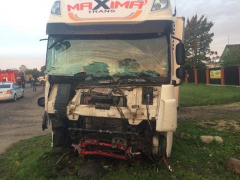 Автобус с украинцами в России протаранил грузовик, есть погибшие: фото