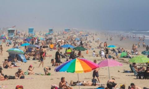 Несмотря на коронавирус в Калифорнии переполнены пляжи: фото, видео