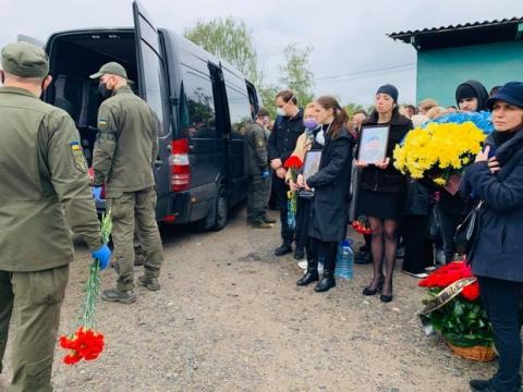 Убитых в Житомирской области ветеранов АТО похоронили в Киеве: фото, видео