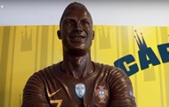 В Португалии появилась шоколадная статуя Роналду