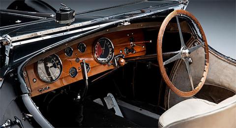 Редчайший спорткар Bugatti полвека простоял без движения