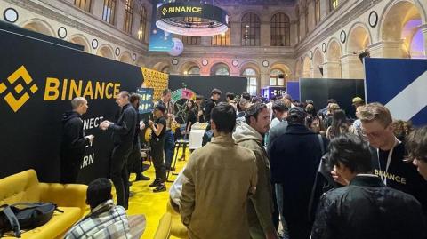   Binance    