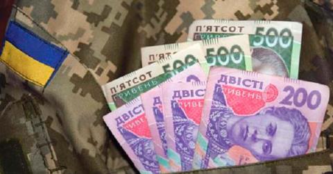 Сколько платят военнослужащим рассказал министр обороны