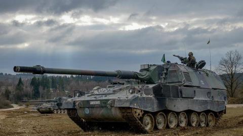 ͳ    Panzerhaubitze 2000   - 