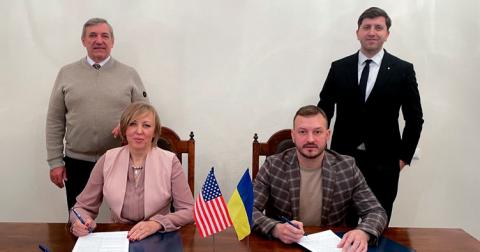 Компания из США оцифрует еще два украинских госархива