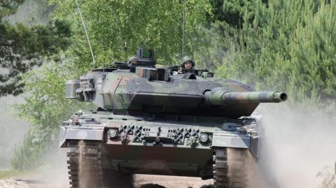 ͳ      ,     Leopard 2