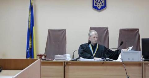 Судью из Днепра приговорили к 11 годам тюрьмы за взятку от друга