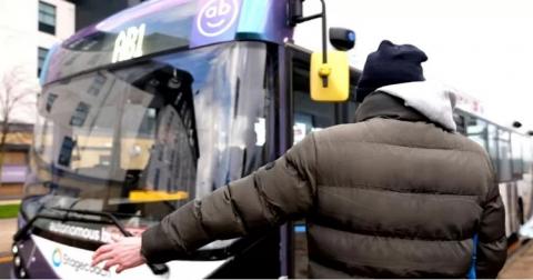 Автобусы без водителя вышли на линию в Шотландии